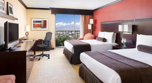 Четырёхместный номер Standard Crowne Plaza Albuquerque by IHG
