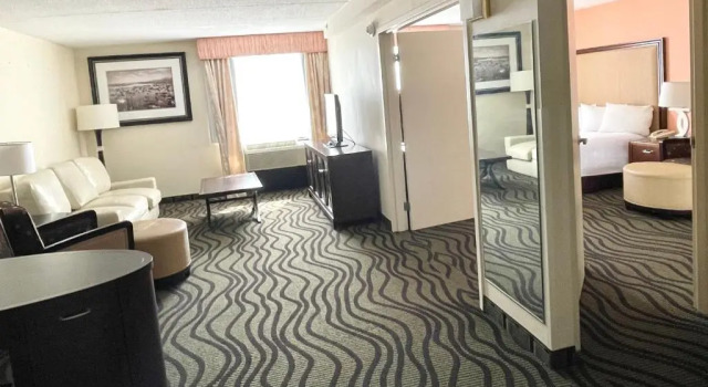 Люкс Deluxe Fairbridge Hotel Cleveland East