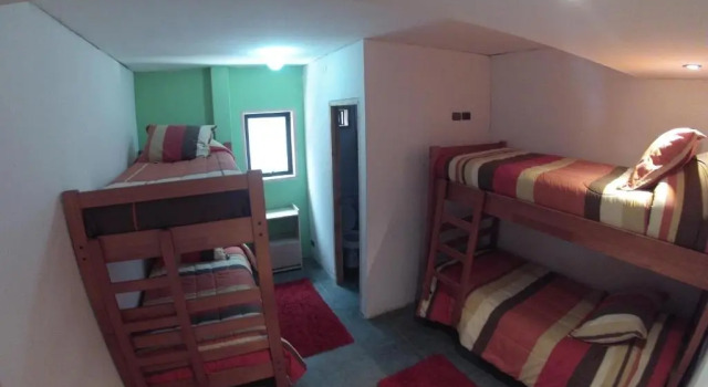 Кровать в общем номере Pucontours Hostal