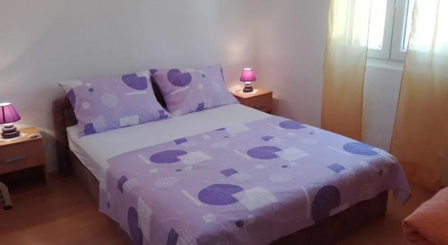 Villa Volga / Apartment Three Bedrooms, Buchen Sie Ferienwohnung Hotels in Gespanschaft Split-Dalmatien mit Pool, Schwimmbad