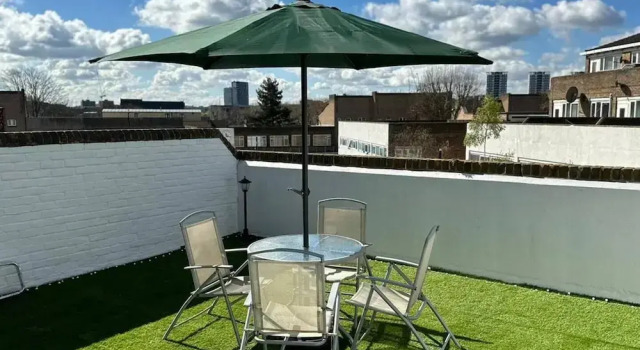 1 Bed Flat Sleeps 2 With Free Parking & Patio
