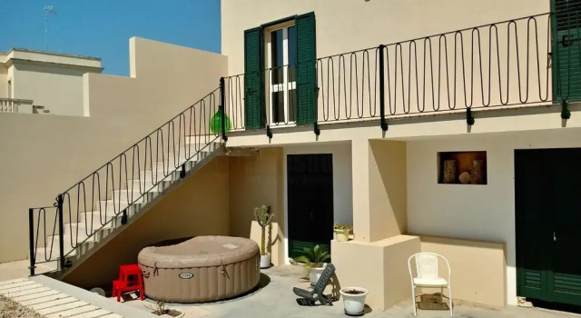 Maison Fra, Court House