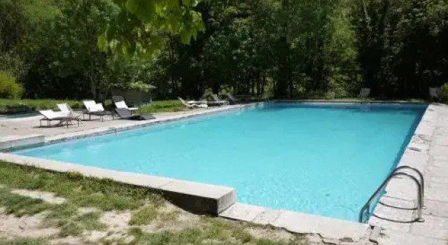 Auberge des Seguins, Book Hostel / Vandrerhjem Hostels i Luberon, Hostel / Vandrerhjem