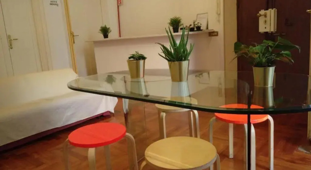 Кровать в общем номере (женский номер) Varese Guest House