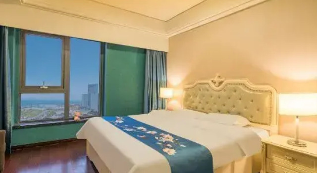 Люкс с 2 комнатами с видом на море Sea Dream Seaview Hotel (Zhongshan Square Venice Water City)