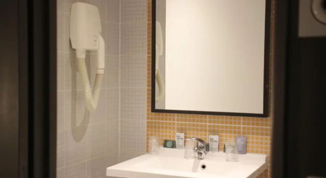 Трёхместный номер Standard Orly Superior Hotel
