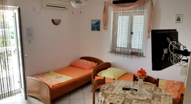 Apartment With one Bedroom in Pag, With Wonderful sea View, Enclosed Garden and Wifi - 100 m From the Beach