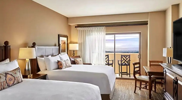 Четырёхместный номер Standard с балконом JW Marriott Tucson Starr Pass Resort