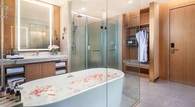 Номер Business Ramada Plaza Fuxian Lake