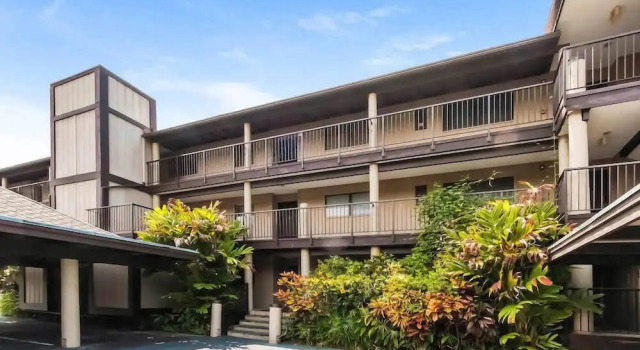 Kona Nalu Oceanfront Condo & More!