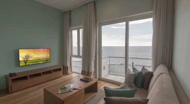 Люкс с балконом и с видом на море Ocean Edge Suites & Hotel Colombo