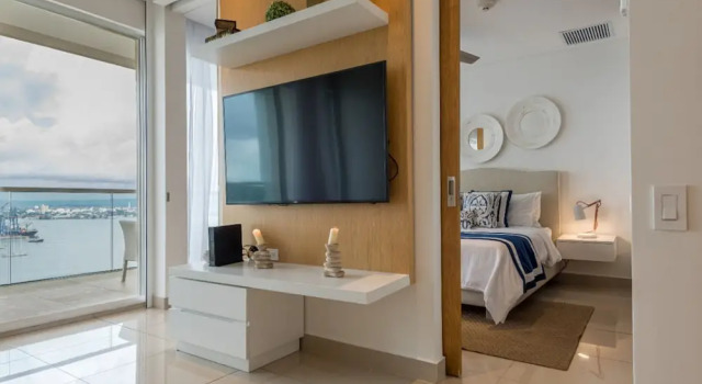 Двухместные апартаменты Classic с балконом и с видом на океан Classy 1 Bedroom Pool & Gym near Downtown