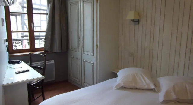 Номер Economy Logis Hôtel De La Cloche