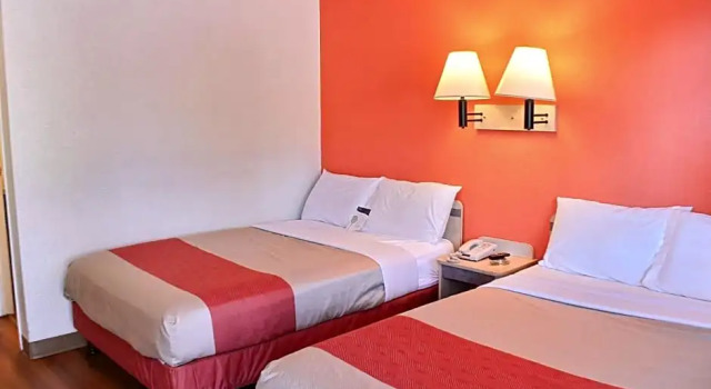Номер Deluxe Motel 6-Atascadero, CA