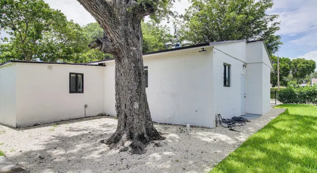 5 Mi to Beach: Group Getaway w/ Yard in Miami