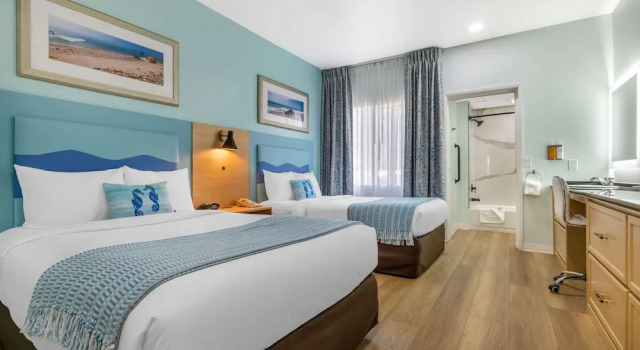 Люкс с балконом и с красивым видом из окна Quality Suites Downtown San Luis Obispo