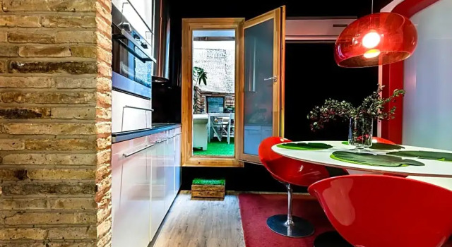 Апартаменты The Black Boutique -- Turistea Suites