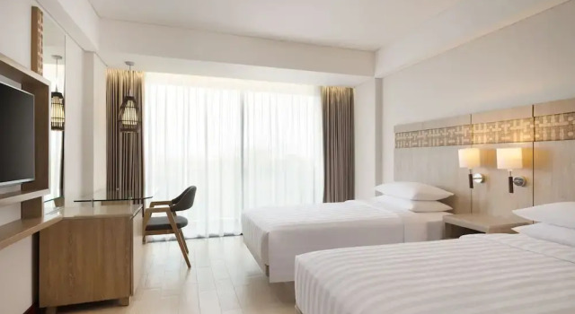 Двухместный номер с балконом и с видом на бассейн Fairfield by Marriott Bali Legian