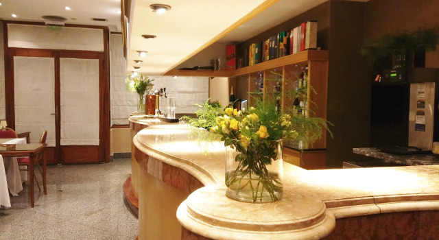 Hotel Irun, Rezerwuj Hotel Hotele w Buenos Aires z basenem, Basen
