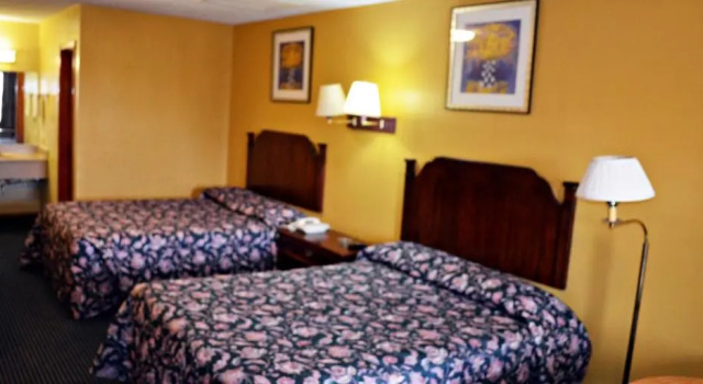 Четырёхместный номер Standard Aloha Inn McAllen Airport near Medical center Tx