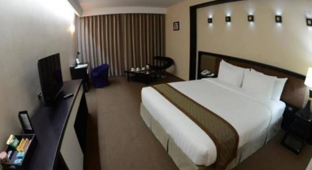 Avenue 64 Hotel