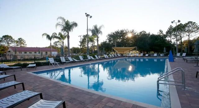 Orlando RV Resort, Buchen Sie Resort Hotels in Four Corners mit Pool, Schwimmbad
