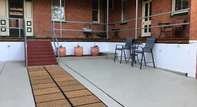 HISTORIC STAR LODGE and STATION MASTERS HOUSE NARRANDERA, Buchen Sie Hotel Narrandera Riverina
