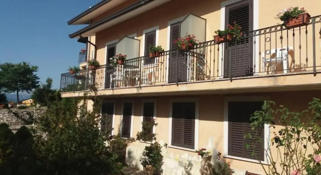 Hotel LA LOGGIA, Book Hotel Hotels in Abruzzo with Parking, Parking