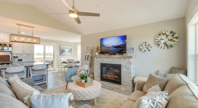 Коттедж Pet-friendly Retreat w/ Fenced Yard, Walk to Beach
