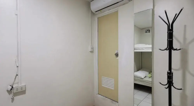 Кровать в общем номере (мужской номер) Resorts Side Hostel near Shangrila