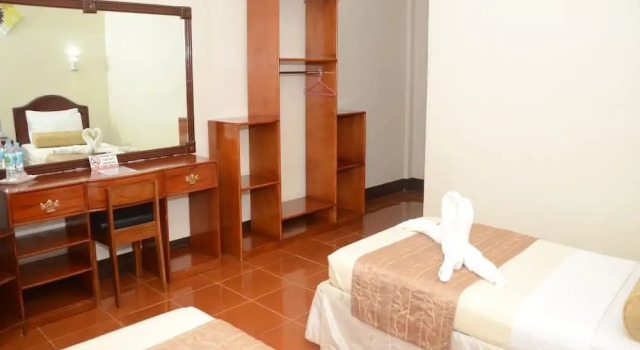 Кровать в общем номере Villa Maria Luisa Hotel