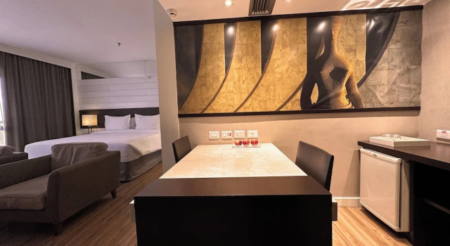 Двухместный номер Deluxe с балконом Kubitschek Plaza Hotel