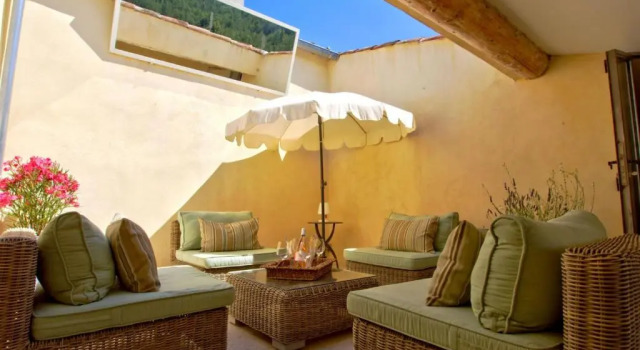 Вилла Luxurious Provencal Village House, Walk to Village Pool