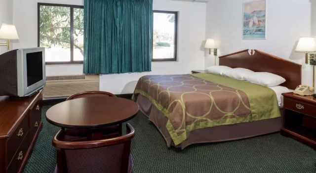 Номер Standard Super 8 by Wyndham Pompano Beach