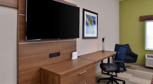 Четырёхместный люкс Holiday Inn Express & Suites Alachua - Gainesville Area by IHG