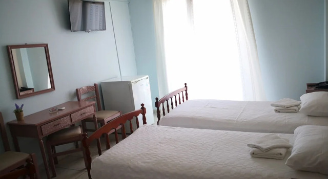 Трёхместный номер Standard с балконом Artemis Hotel