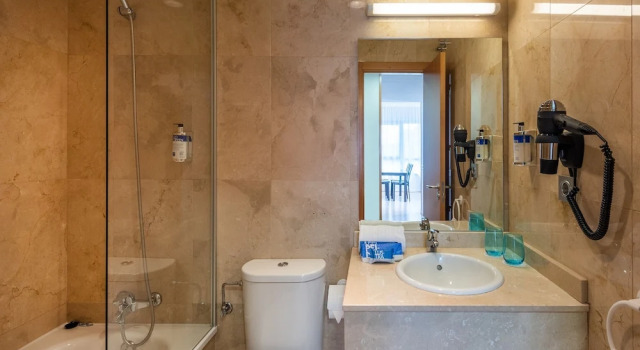Двухместный полулюкс Premium Madrid Airport Suites, Affiliated by Meliá