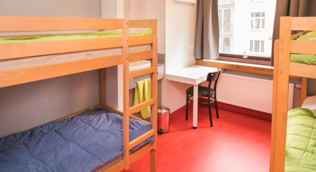 Кровать в общем номере (мужской номер) Hostel Bruegel