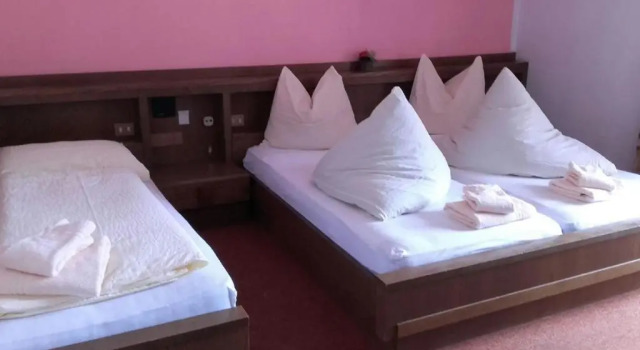 Трёхместный номер Standard Hotel Dolomitenhof