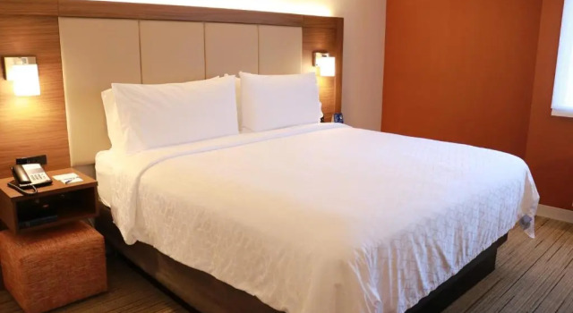 Номер Standard Holiday Inn Express Hotel & Suites SeaTac by IHG