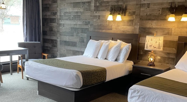 Четырёхместный номер Deluxe Adirondack Lodge Old Forge