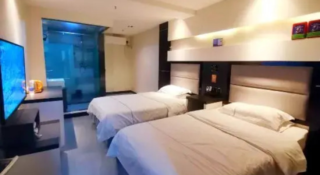 Кровать в общем номере (мужской номер) Burqin Holiday Meidi Hotel