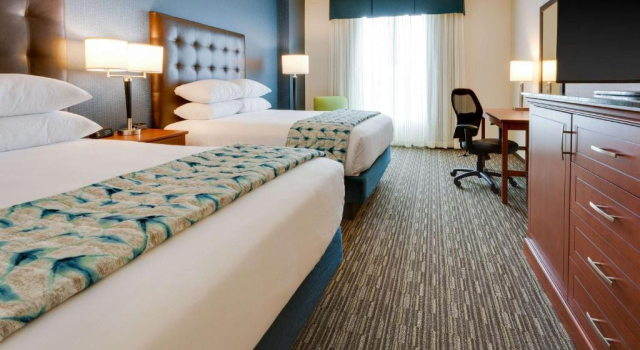 Четырёхместный номер Superior Drury Plaza Hotel Columbia East