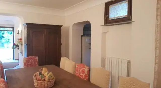 Old Chestnut House, Buchen Sie Hotel Roccamonfina 