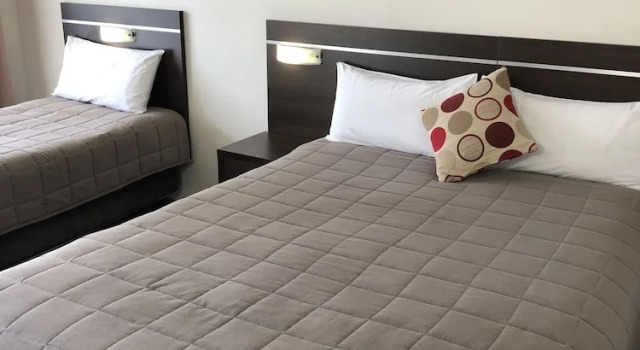 Семейный номер Standard Golden West Motor Inn