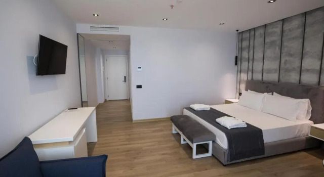 Номер Deluxe Mirage Hotel