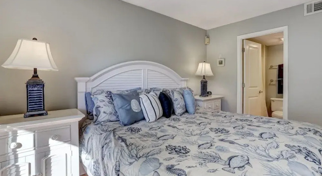 Pet Friendly 2 Bedroom Villa with Pool - Captains Court, Забронировать Вилла Амилия Jacksonville Coast