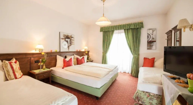 Трёхместный номер Standard с балконом Hotel Restaurant Putzer