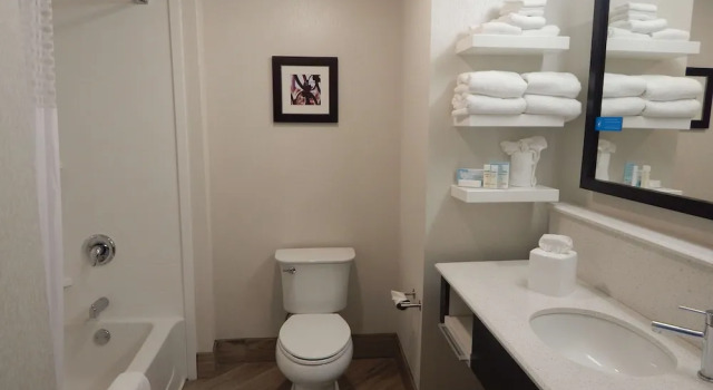 Четырёхместный номер Standard Hampton Inn by Hilton Oxford, ME