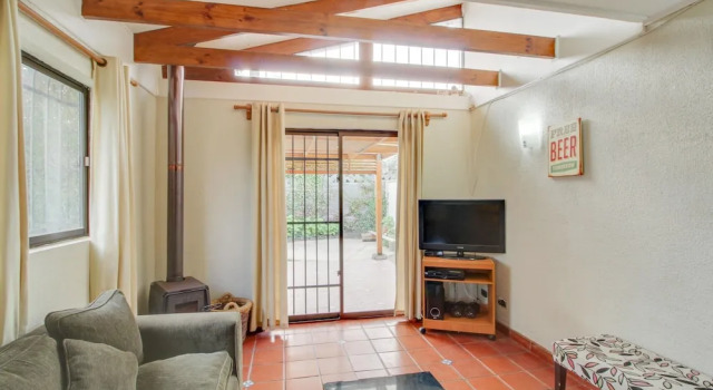 C?lida Casa con Patio y Parrilla, se Aceptan Perros - House With Patio & Grill